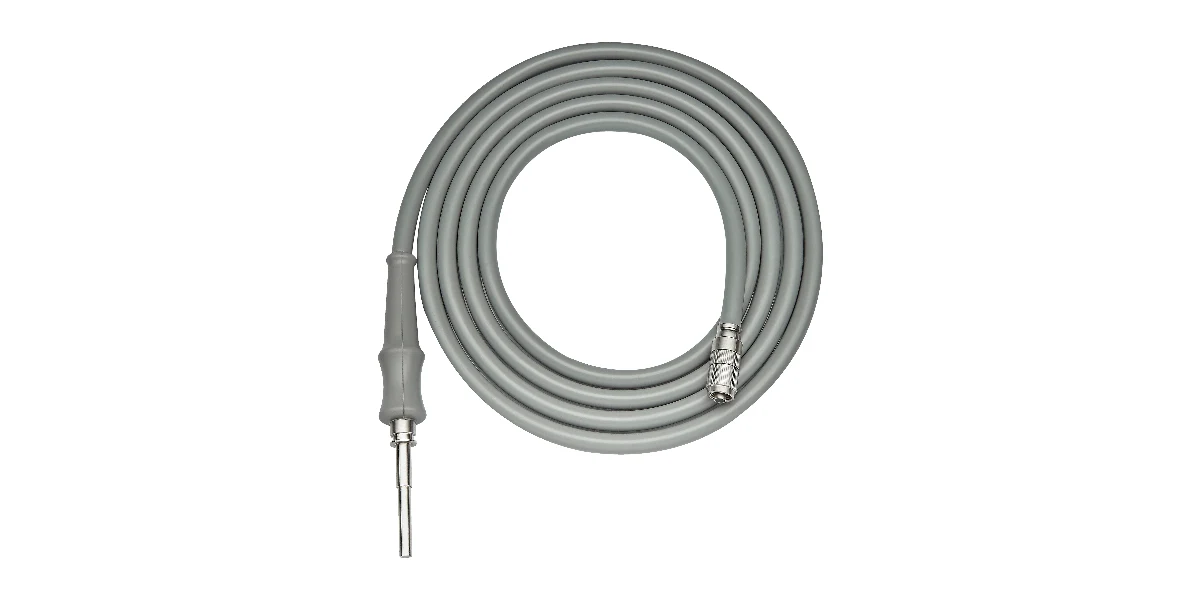 Cabo de fibra óptica enrolado, com terminal metálico em cada ponta.